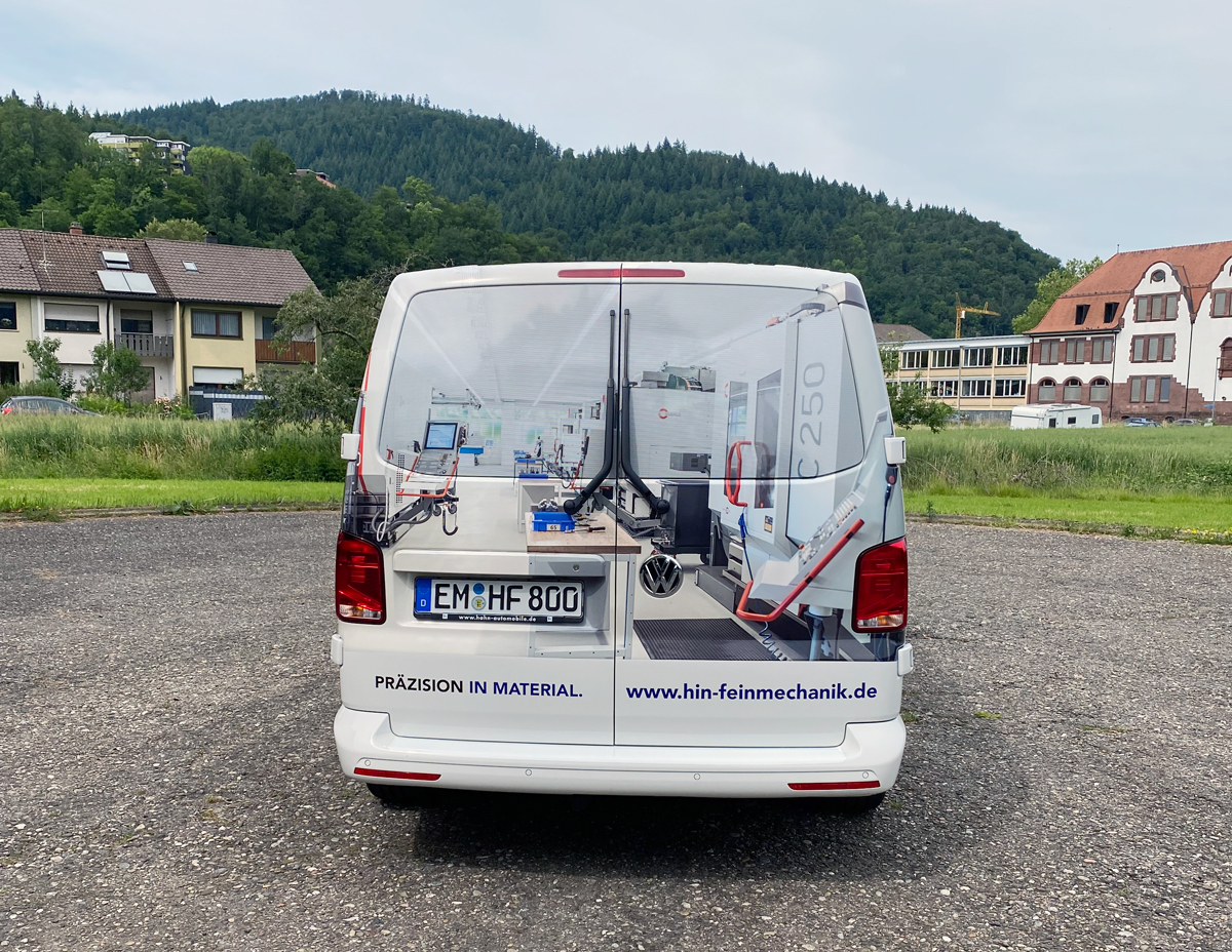 Folierter Bus der Firma HIN Feinmechanik GmbH